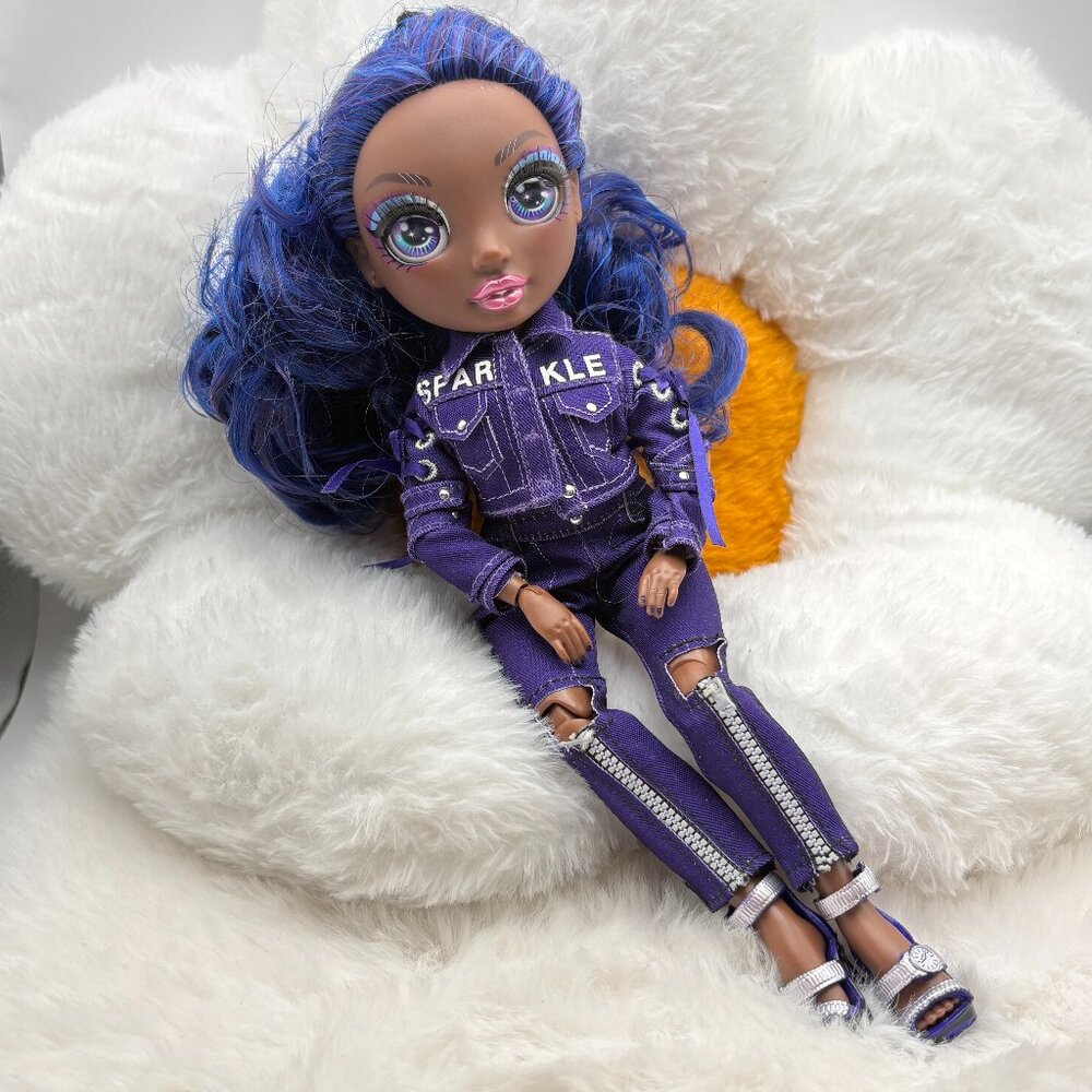 Rainbow High Krystal Bailey Editor In Chief Fashion Doll Series 2 (SKU: 548TO)